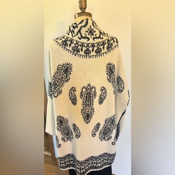 Beautiful Sweater Cardigan - Picture 3 of 4